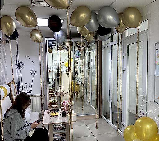 Интерьер студии депиляции. Камин